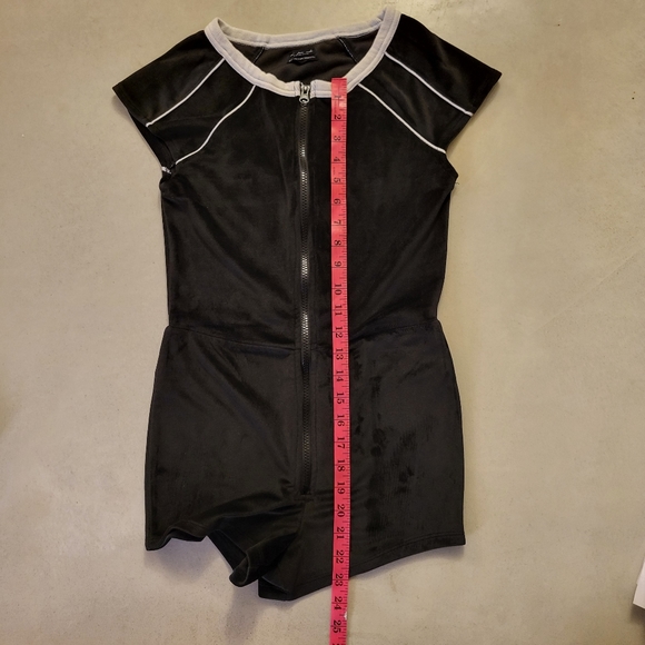 Out from Under Rockie Velour Zip front romper XS - Picture 12 of 14